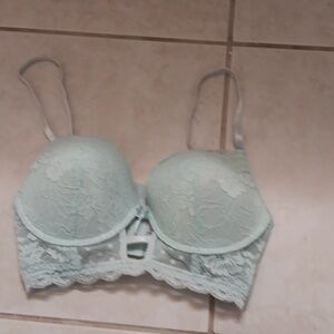 Full coverage laced bra- NWOT